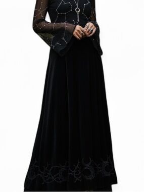 Whimsygoth vintage Bcbg women’s long black skirt.